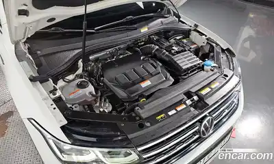 Volkswagen Tiguan 2022 2.0 гидро в Москве № 232085, миниатюра 5