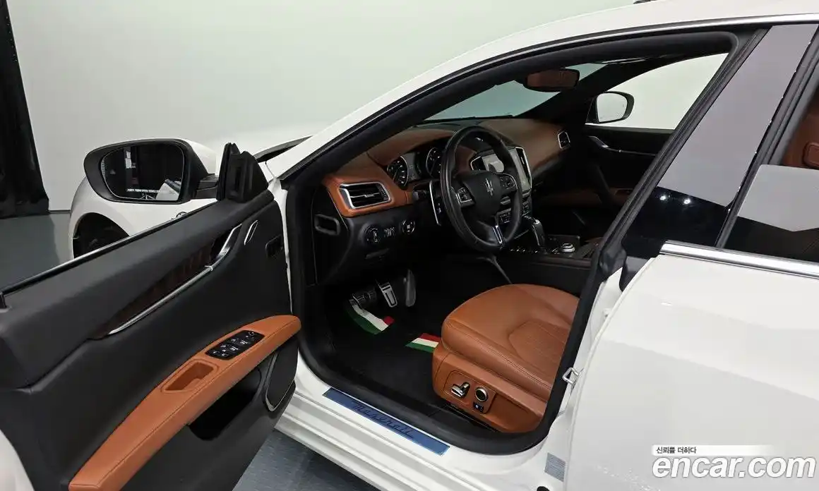 Maserati Ghibli 2022 2.0 гидро в Москве № 282717, фото 10