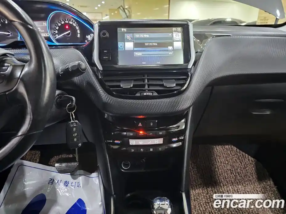 Peugeot 2008 2015 1.6 гидро в Москве № 284583, фото 12