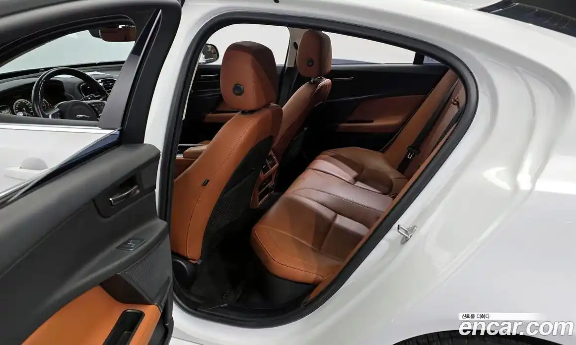 Jaguar XE 2019 2.0 гидро в Москве № 335813, фото 11