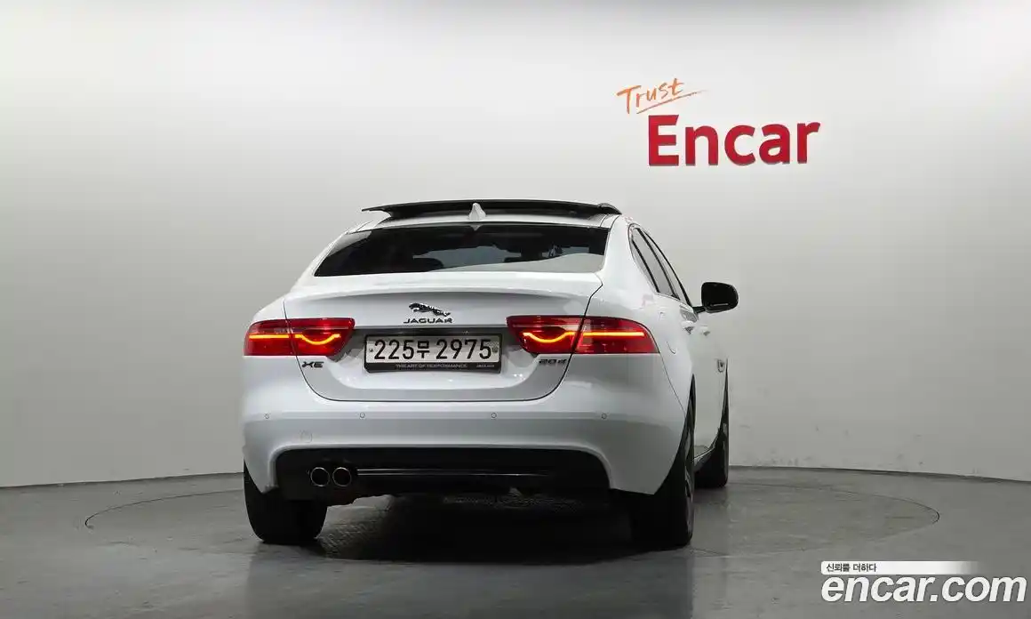 Jaguar XE 2019 2.0 гидро в Москве № 335813, фото 4