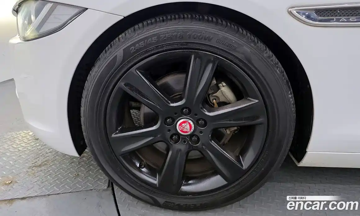 Jaguar XE 2019 2.0 гидро в Москве № 335813, фото 5