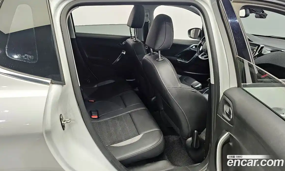 Peugeot 2008 2015 1.6 гидро в Москве № 386850, фото 12