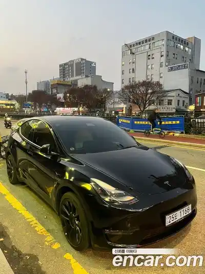 Tesla Model Y, 2023