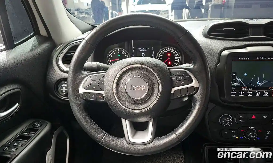 Jeep Renegade 2018 2.4 гидро в Москве № 472690, фото 14
