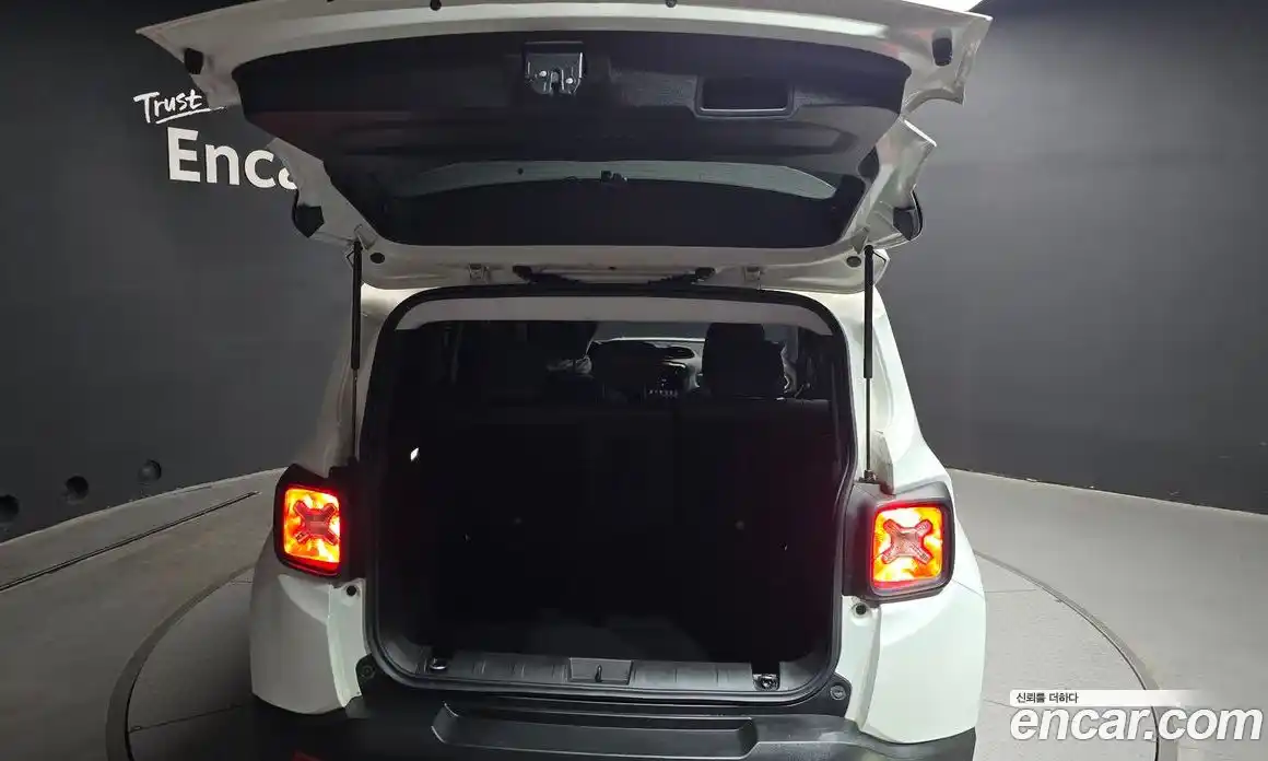 Jeep Renegade 2018 2.4 гидро в Москве № 472690, фото 20