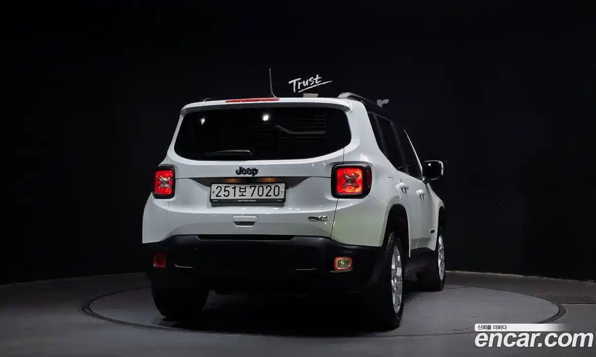 Jeep Renegade 2018 2.4 гидро в Москве № 472690, фото 4