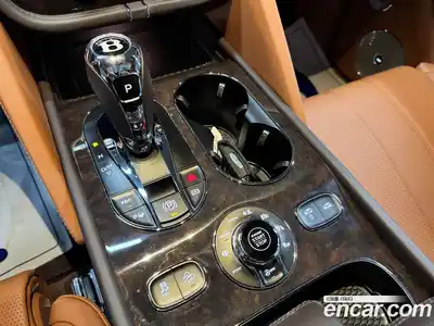 Bentley Bentayga 2021 4.0 гидро в Москве № 548274, миниатюра 11