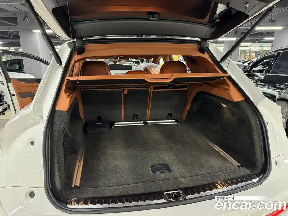 Bentley Bentayga 2021 4.0 гидро в Москве № 548274, фото 16