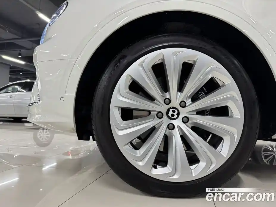 Bentley Bentayga 2021 4.0 гидро в Москве № 548274, фото 17