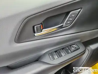 Toyota Prius 2025 2.0 вариатор в Москве № 609893, миниатюра 12