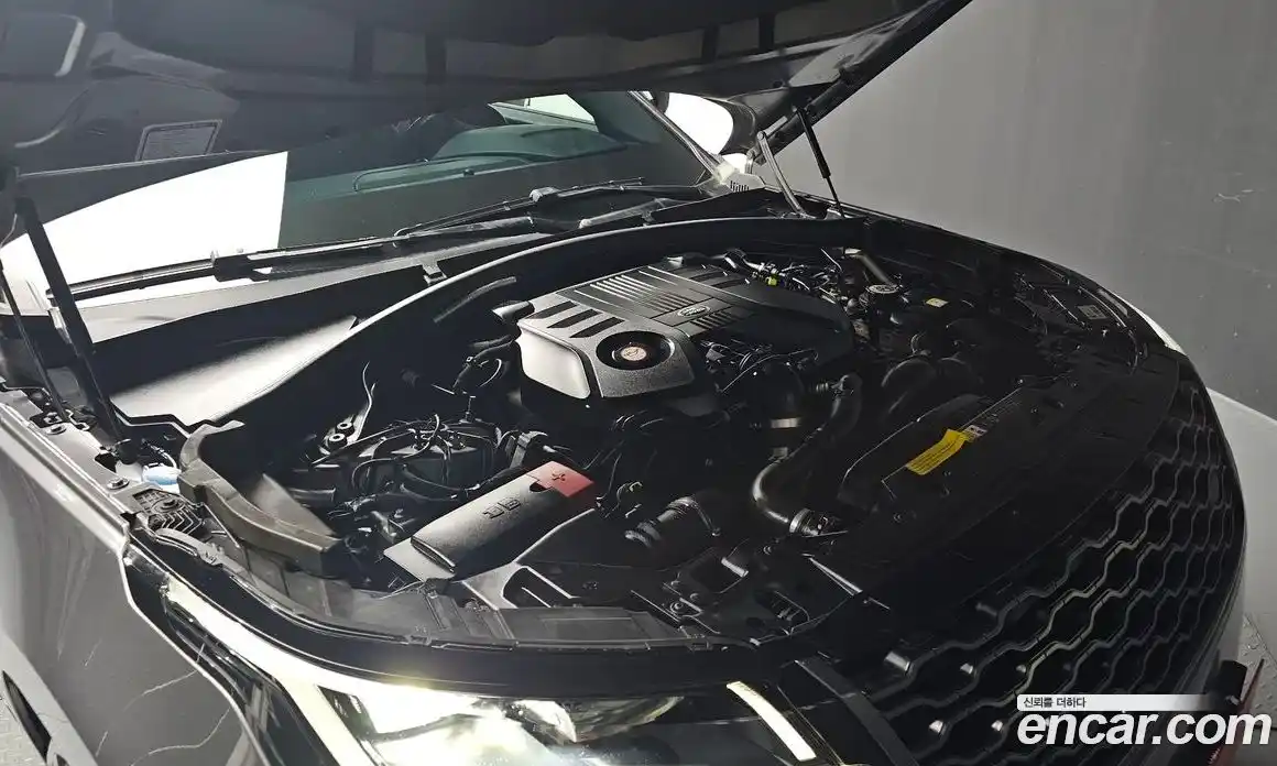 Land Rover Range-Rover Velar 2017 3.0 гидро в Москве № 724418, фото 6