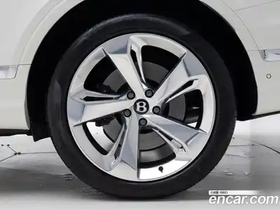 Bentley Bentayga 2025 4.0 гидро в Москве № 864244, миниатюра 5