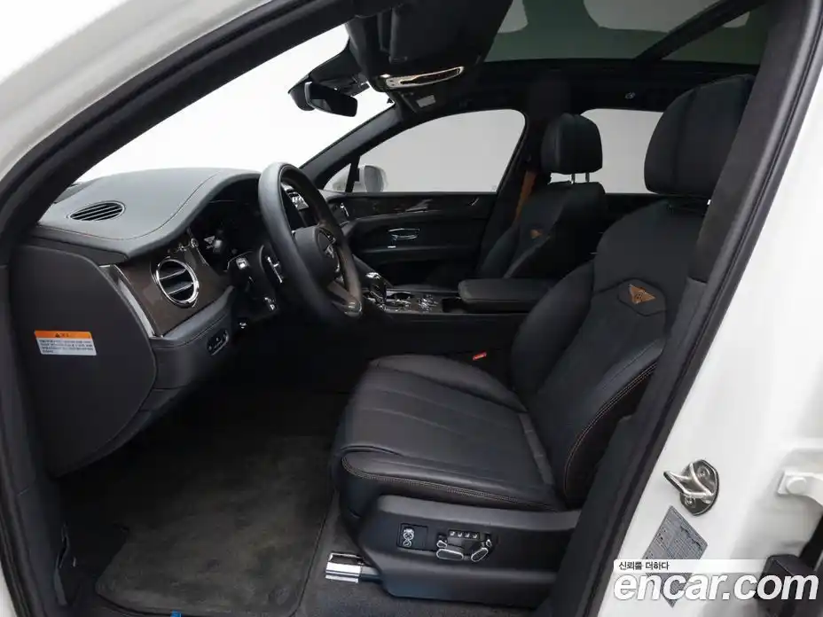 Bentley Bentayga 2025 4.0 гидро в Москве № 864244, фото 10