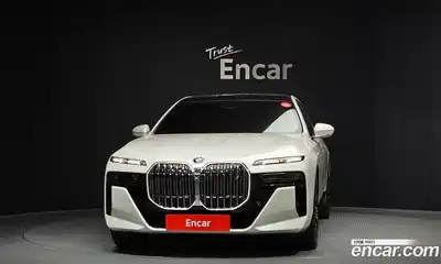 BMW i7 2023 0.3 гидро в Москве № 968262, миниатюра 3
