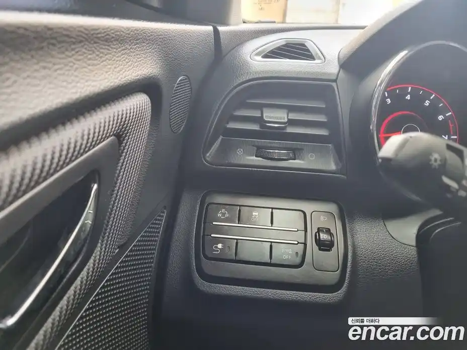 SsangYong TIBOLI 2018 1.6 Автомат в Москве № 1003513, фото 13