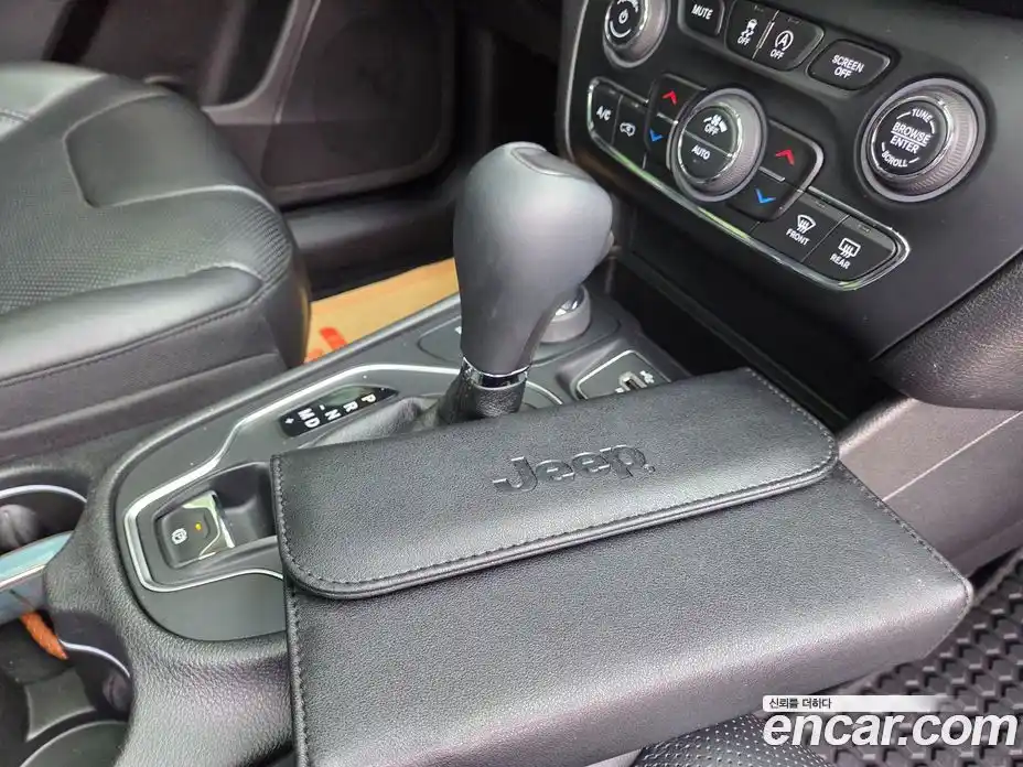 Jeep Cherokee 2018 2.4 гидро в Москве № 1015139, фото 9