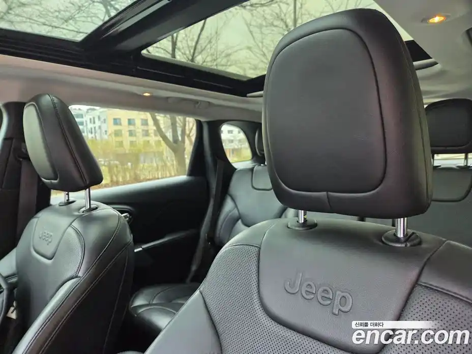 Jeep Cherokee 2018 2.4 гидро в Москве № 1015139, фото 10