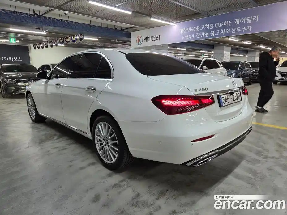 Mercedes-Benz E-Class 2023 2.0 гидро в Москве № 138068, фото 3