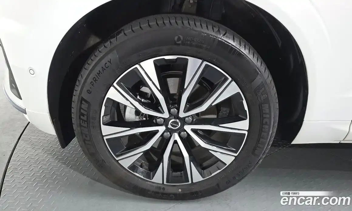 Volvo XC60 2025 2.0 гидро в Москве № 164210, фото 4