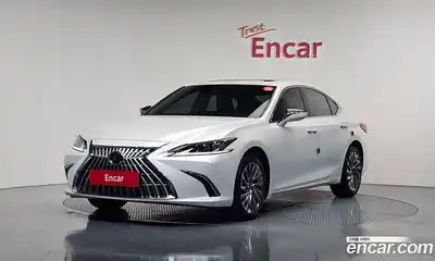Lexus ES, 2025