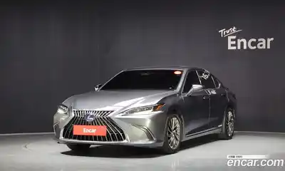 Lexus ES, 2022