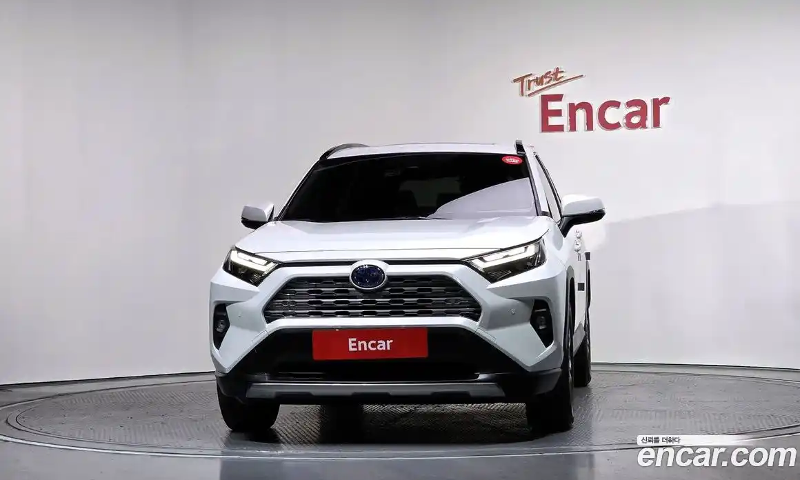 Toyota RAV4 2023 2.5 гидро в Москве № 170187, фото 3