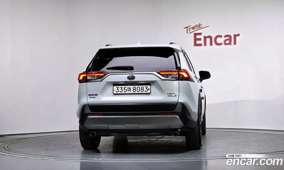 Toyota RAV4 2023 2.5 гидро в Москве № 170187, фото 4