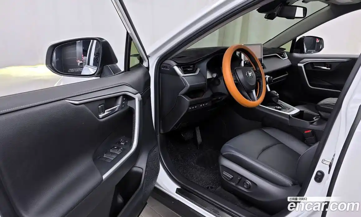 Toyota RAV4 2023 2.5 гидро в Москве № 170187, фото 10