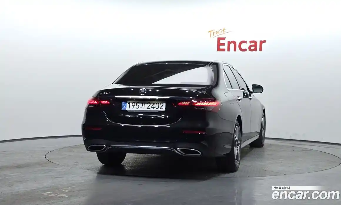 Mercedes-Benz E-Class 2022 2.0 гидро, фото 4