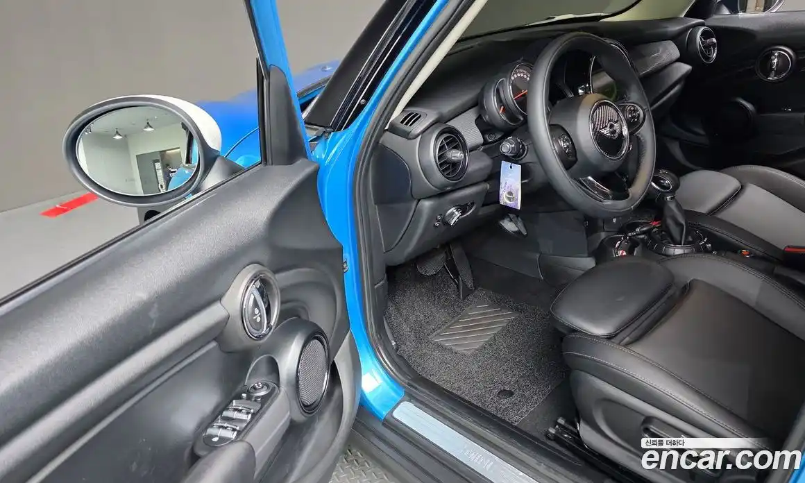 Mini Cooper 2017 1.5 гидро в Москве № 205335, фото 12