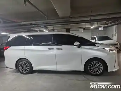Lexus LM, 2024