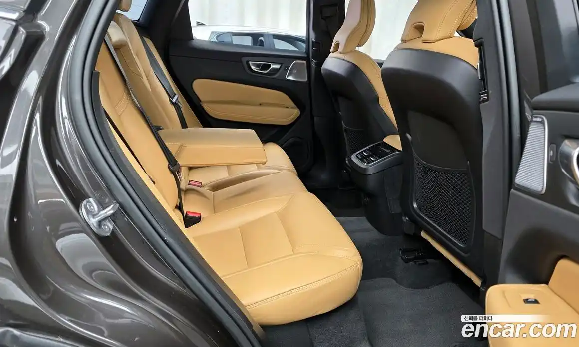 Volvo XC60 2022 2.0 гидро в Москве № 251017, фото 12