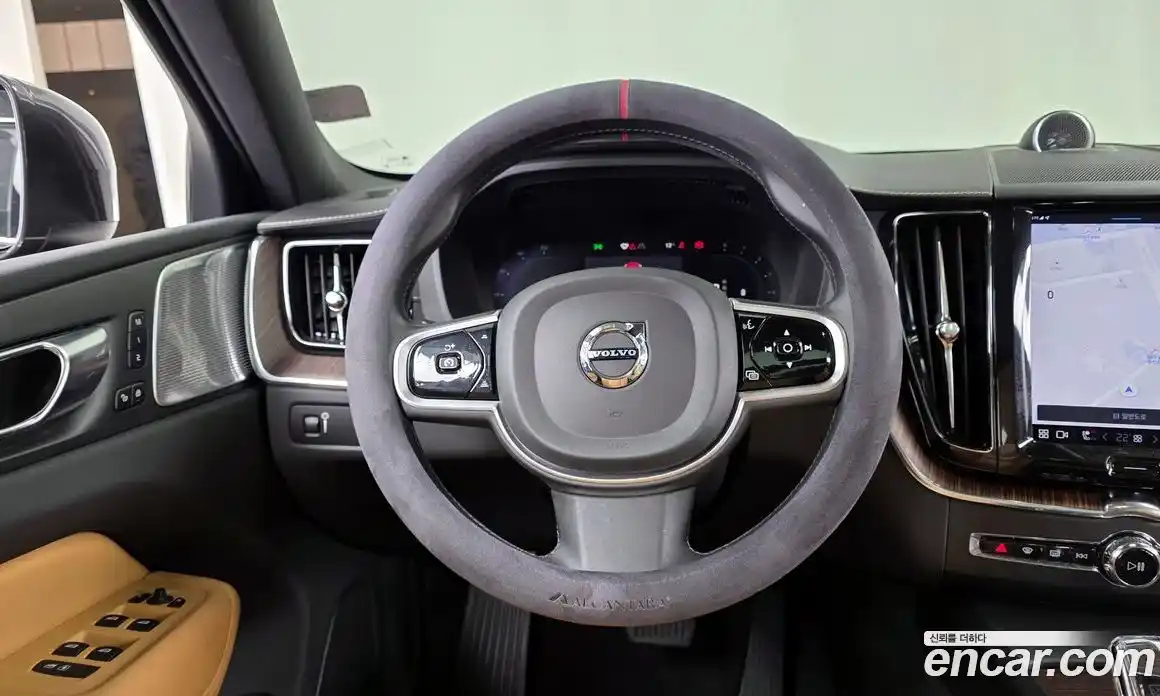 Volvo XC60 2022 2.0 гидро в Москве № 251017, фото 13