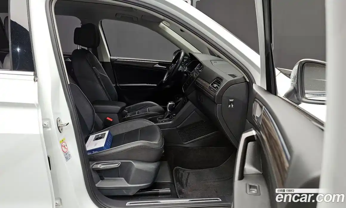 Volkswagen Tiguan 2023 2.0 гидро в Москве № 276382, фото 11