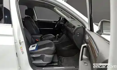 Volkswagen Tiguan 2023 2.0 гидро в Москве № 276382, миниатюра 11