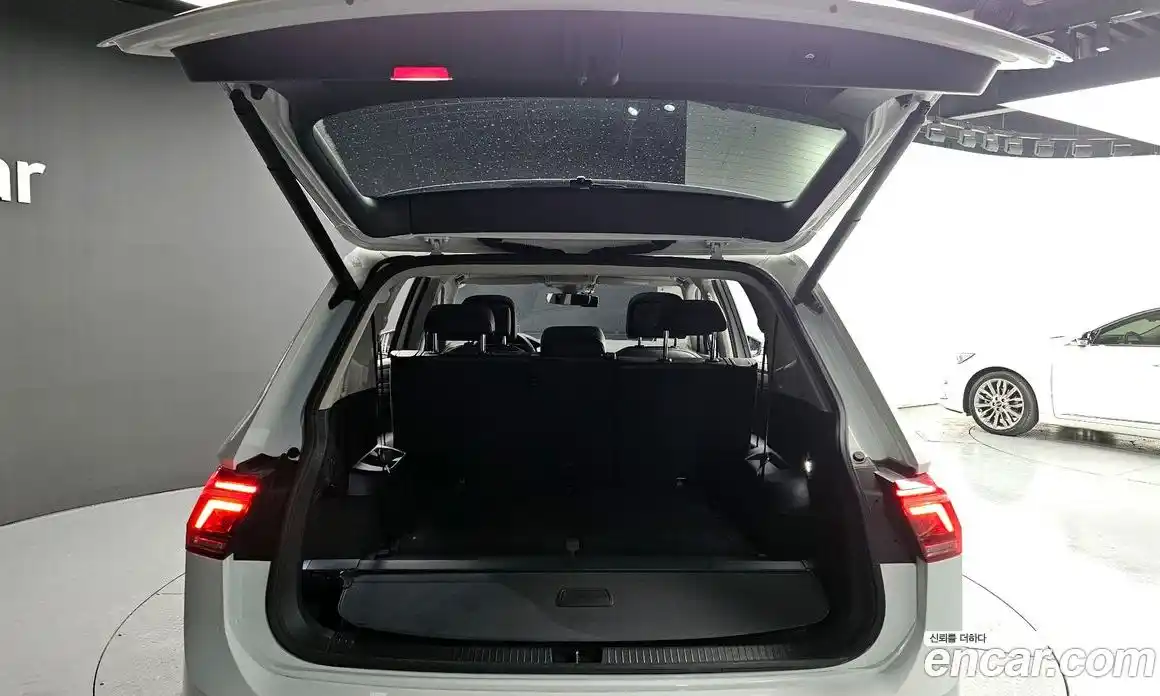 Volkswagen Tiguan 2023 2.0 гидро в Москве № 276382, фото 20