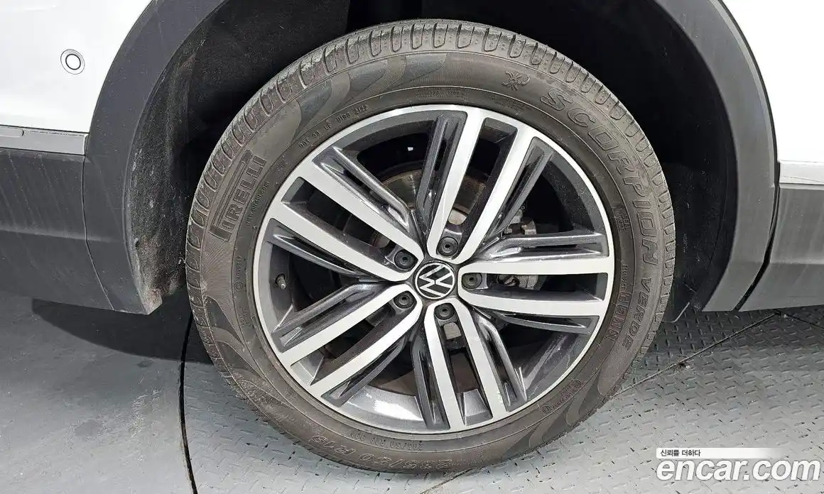 Volkswagen Tiguan 2023 2.0 гидро в Москве № 276382, фото 5