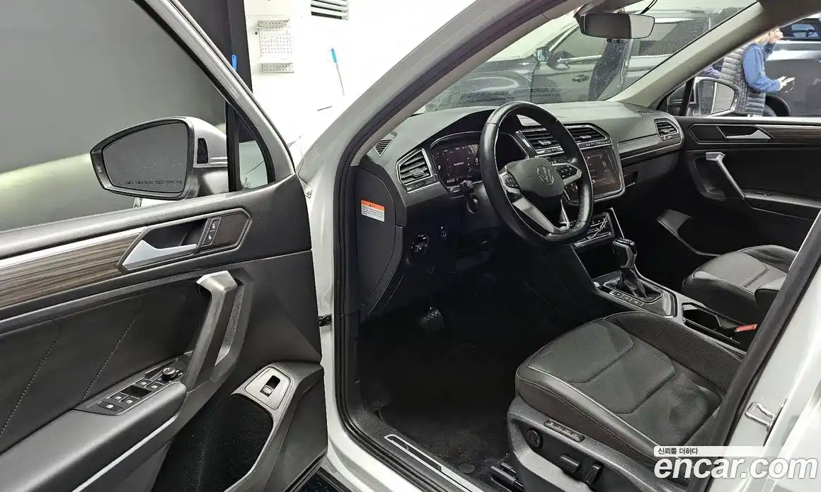 Volkswagen Tiguan 2023 2.0 гидро в Москве № 276382, фото 10