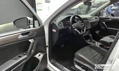 Volkswagen Tiguan 2023 2.0 гидро в Москве № 276382, миниатюра 10