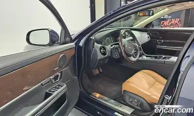 Jaguar XJ 2017 3.0 гидро в Москве № 305049, миниатюра 10