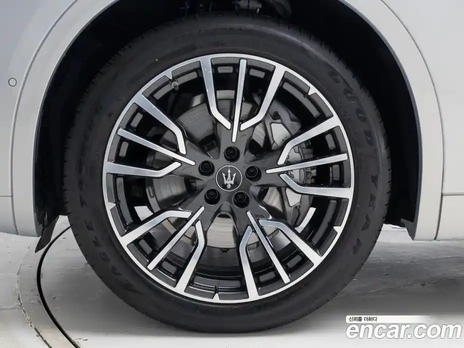 Maserati Grecale 2024 2.0 гидро в Москве № 585236, фото 5