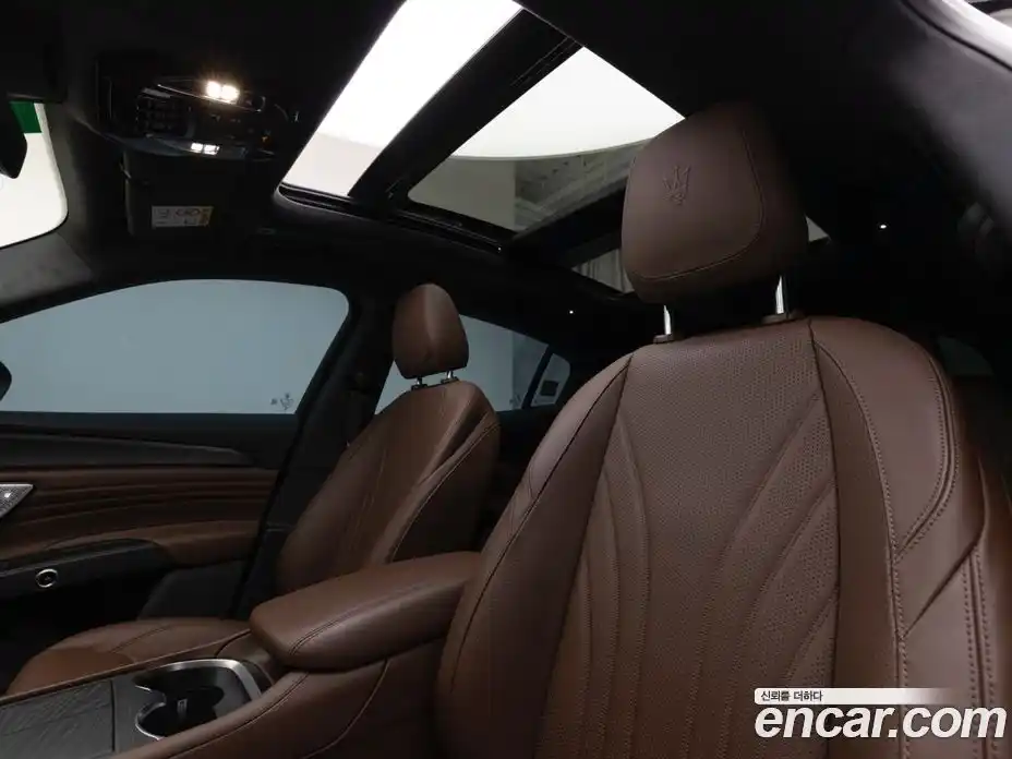 Maserati Grecale 2024 2.0 гидро в Москве № 585236, фото 10