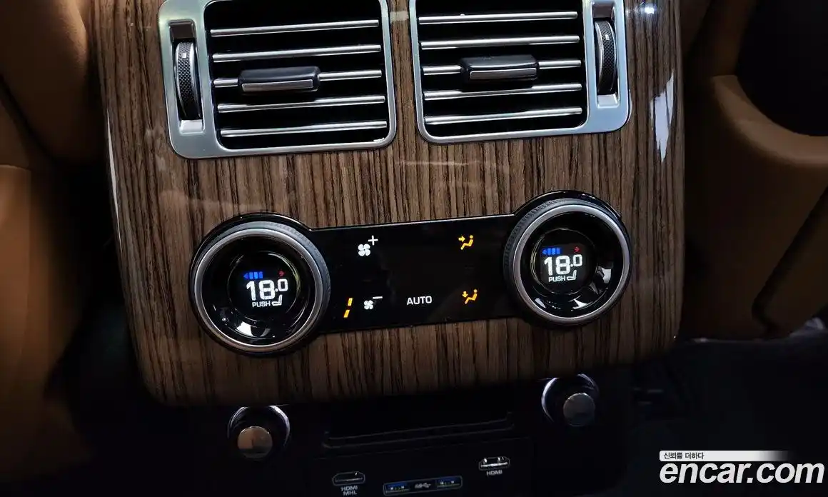 Land Rover Range-Rover 2018 4.4 гидро в Москве № 824947, фото 18