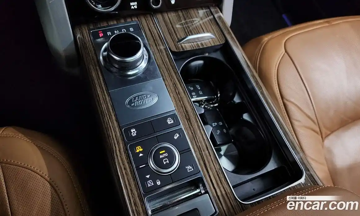 Land Rover Range-Rover 2018 4.4 гидро в Москве № 824947, фото 9
