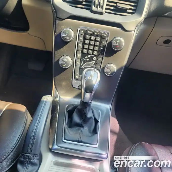 Volvo V40 2014 2.0 гидро в Москве № 860513, фото 16