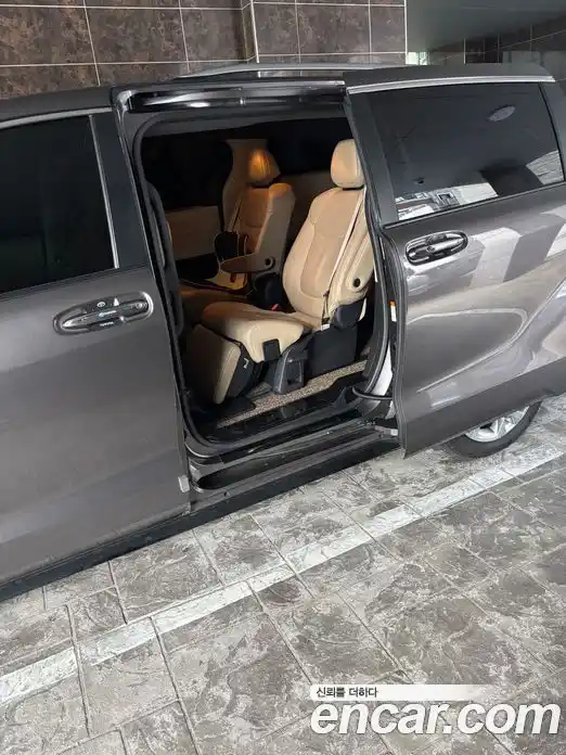 Toyota Sienna 2023 2.5 гидро в Москве № 863056, фото 3