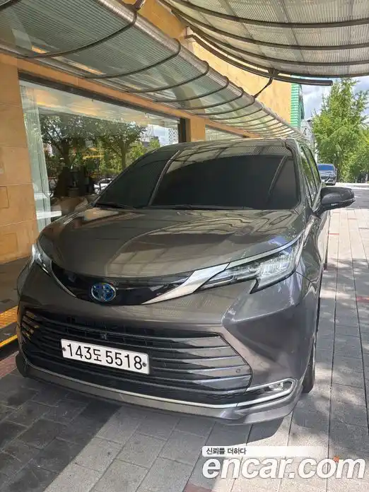 Toyota Sienna 2023 2.5 гидро в Москве № 863056, фото 4