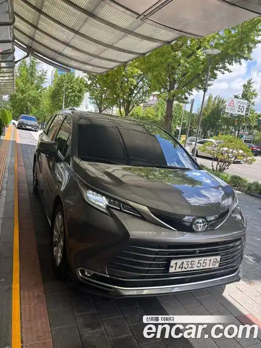 Toyota Sienna 2023 2.5 гидро в Москве № 863056, фото 5
