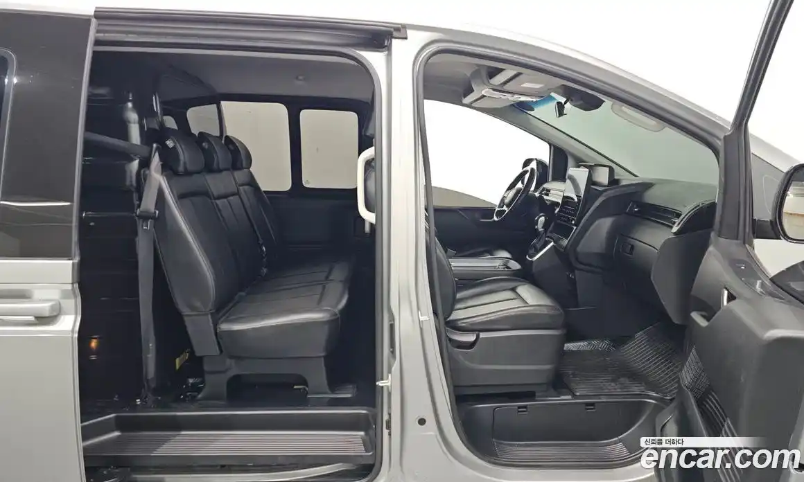 Hyundai Staria 2023 2.2 Автомат в Москве № 971729, фото 11